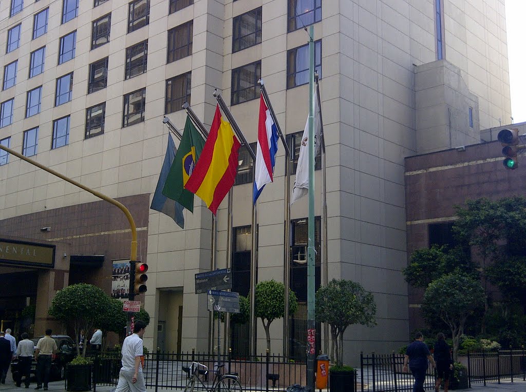 Banderas en el Hotel Intercontinental de Buenos Aires by Martín Otero