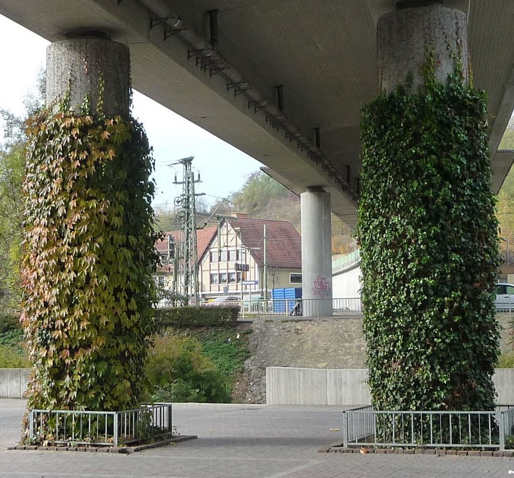 Unter der Benficiarier-Brücke by Immanuel Giel