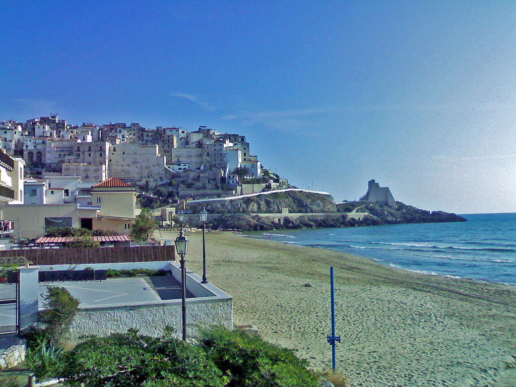 Sperlonga - spiaggia autunnale by Bepix (Giuseppe de Giacometti)