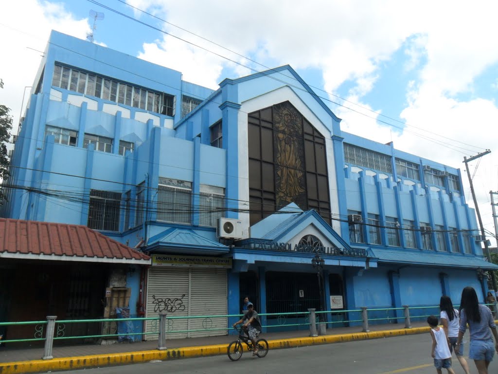 La Consolacion College, Bacolod City by Peter Peraren