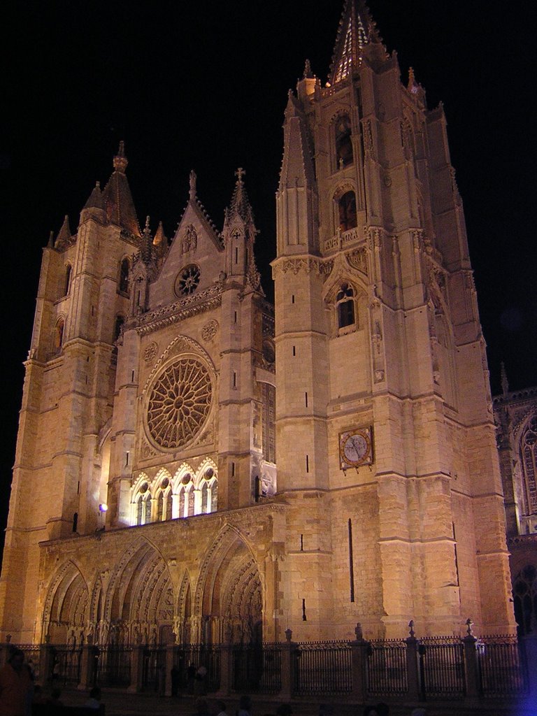 101.Catedral de León de nit.55 by jluismreyero