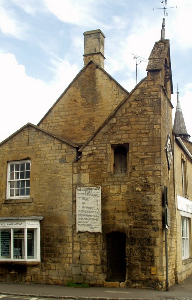 MORETON-IN-MARSH Gloucestershire by Roy Pledger