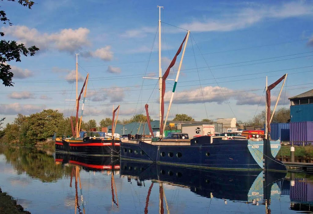 River Lea Shipping by jhr1uk