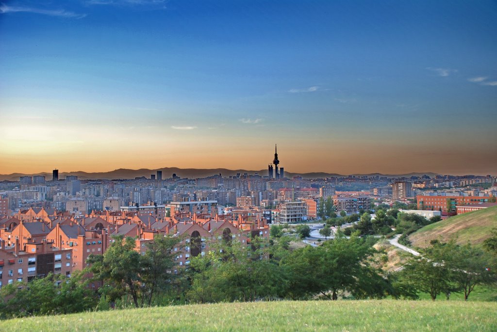 Madrid SkyLine by frankblacknoir