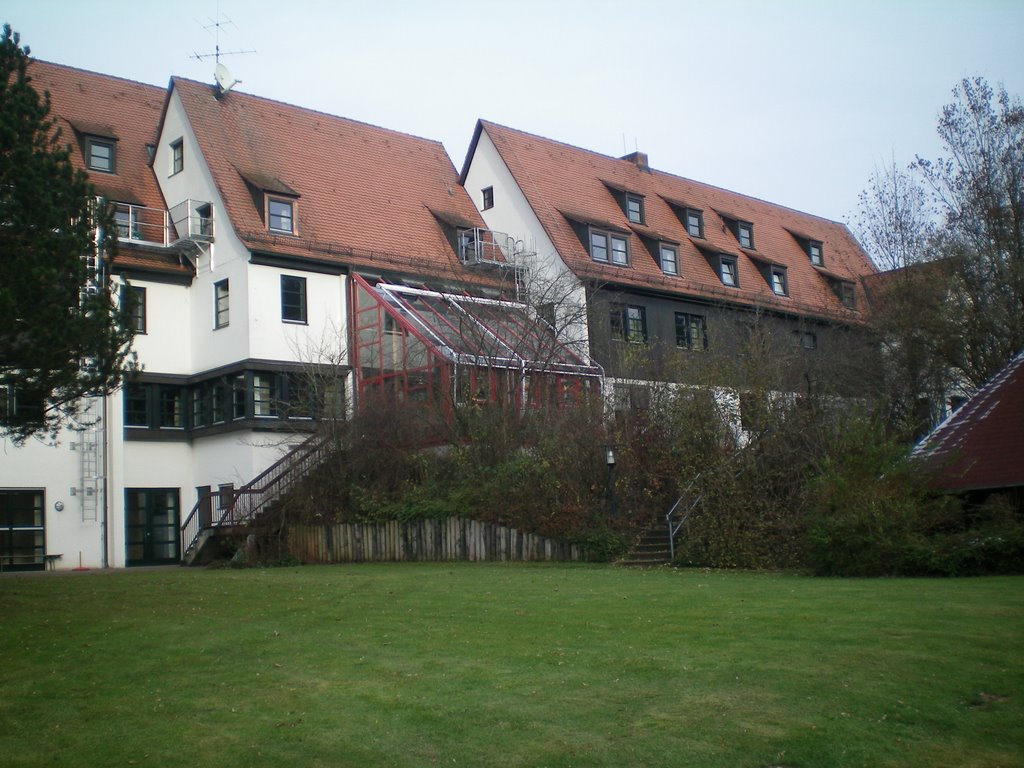 Herrmann-Ehlers-Haus (Hauptgebäude Südansicht) by Florian Simetsreiter