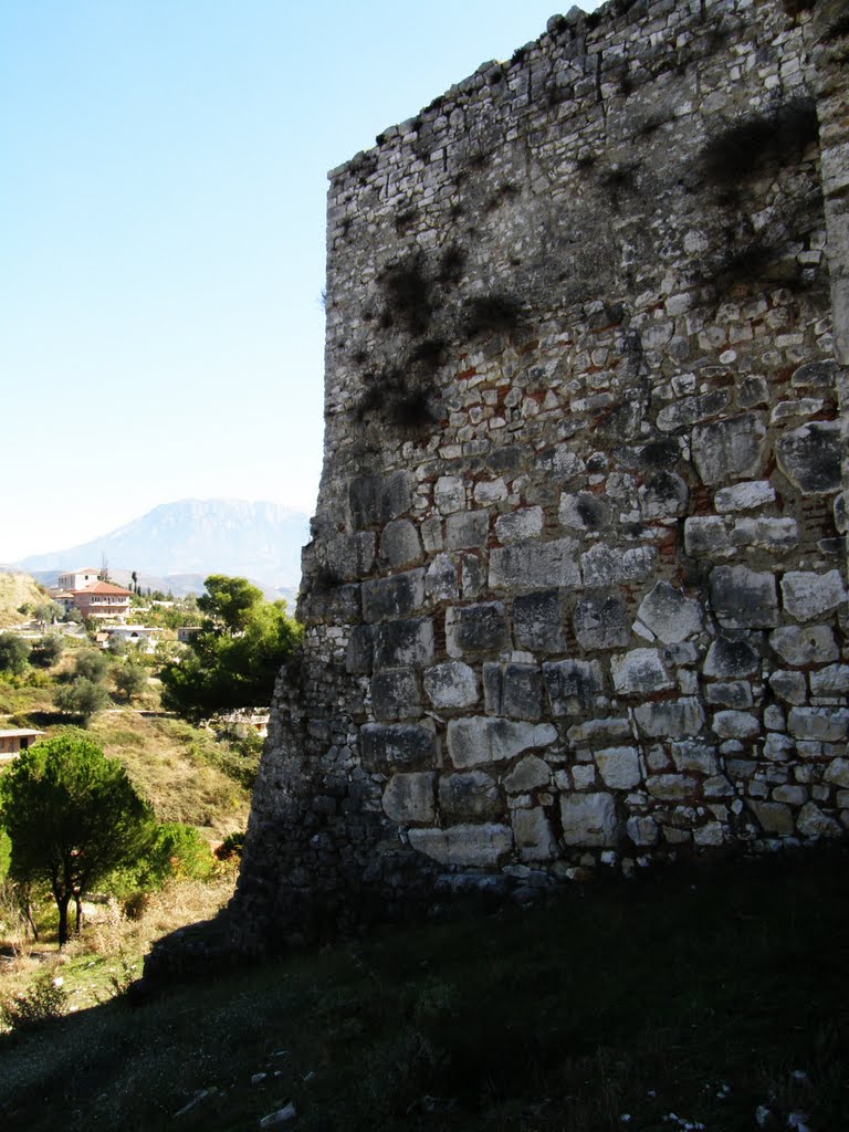 Albania - Berat: Në kështjellë ... by Giorgos Rodinos