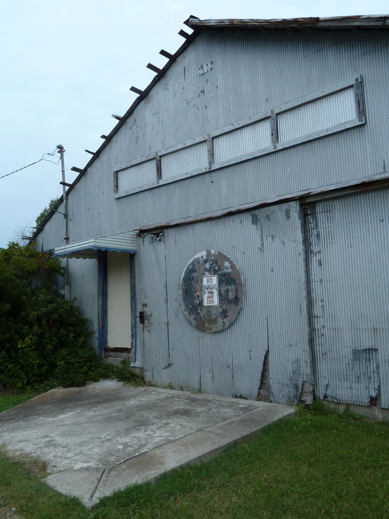 "NO PARKING" at this old, dilapidated corrugated shed, it's a "TOW AWAY ZONE"!, 9-2-11 by tompope2001