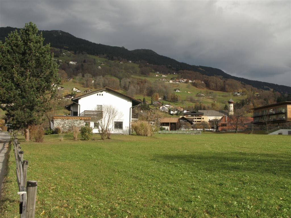 Schrunser St. Jodock Kirche vom Feld aus gesehen by Murkl