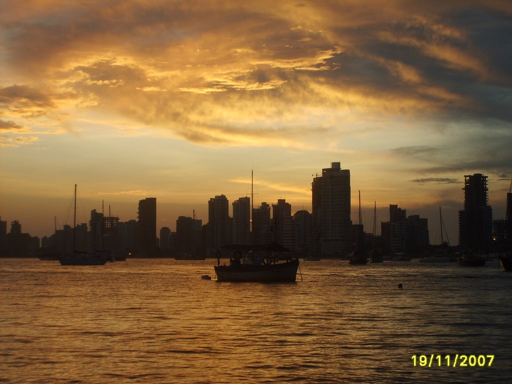 Atardecer Bahia Cartagena by Orión Sánchez