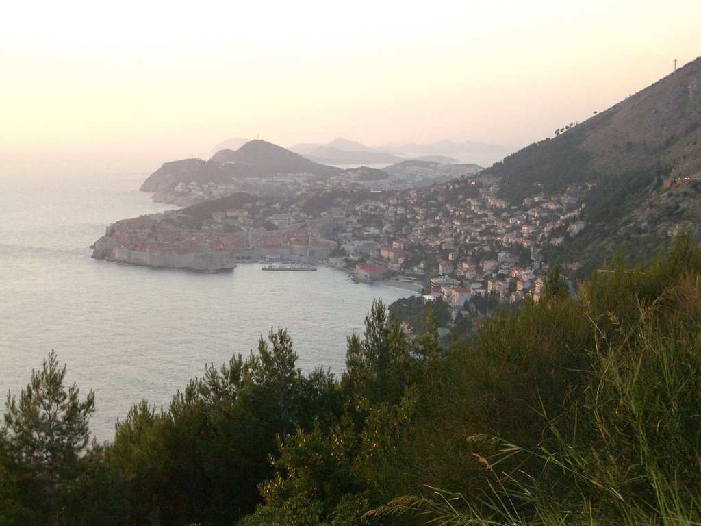 Vista de Dubrovnik al atardecer by Begoña Duclos