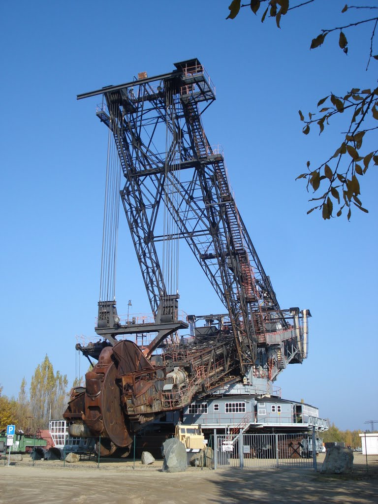 Eimerschaufelradbagger ( Bagger 1452 - SRs 1200) by jörg kuphal