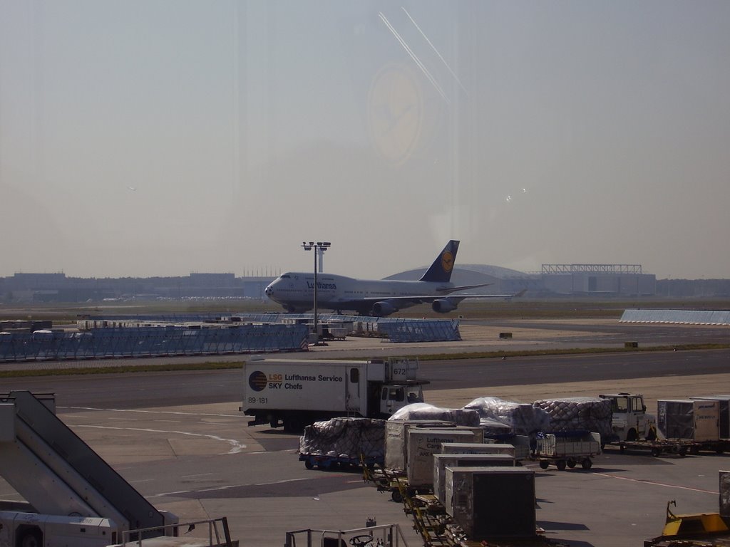 Frankfurt Airport, Germany by uwe leinhos