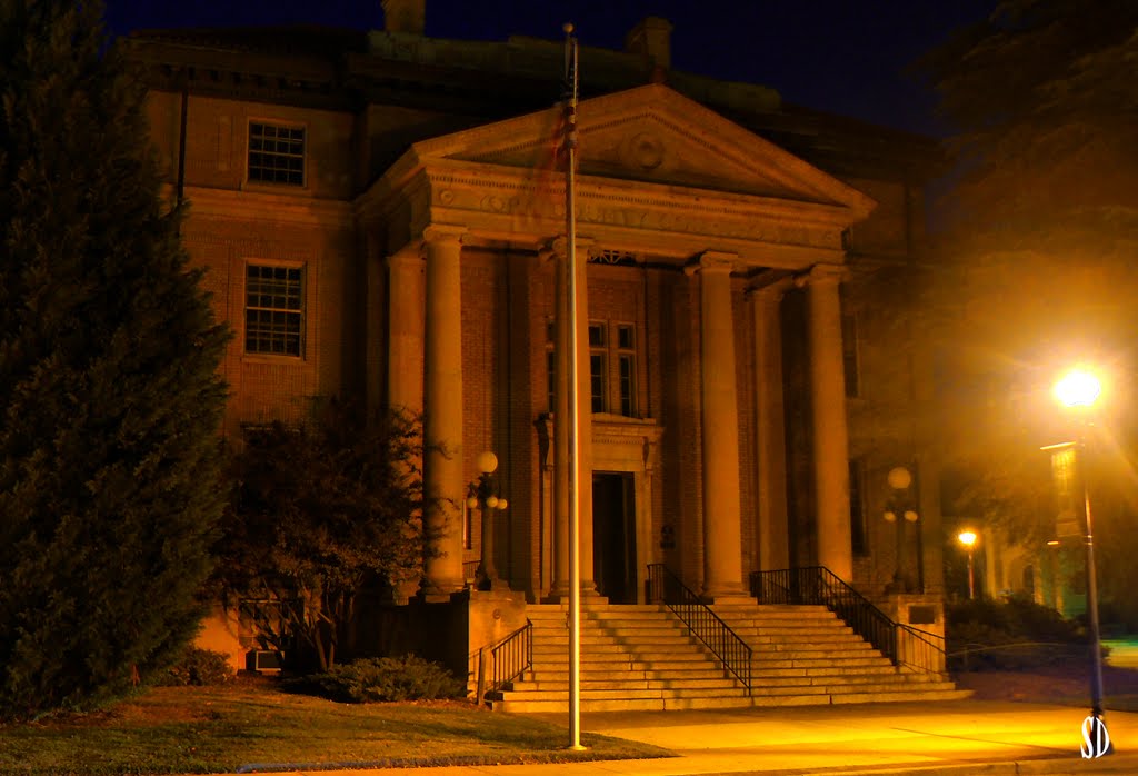 York County Courthouse, York SC by photospy