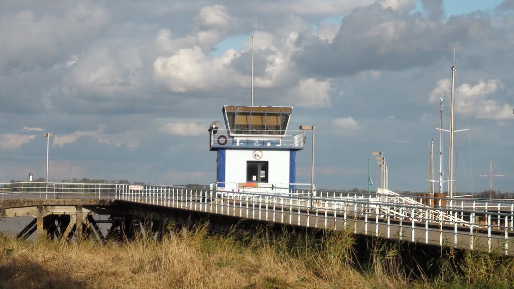 France: Pauillac - L'entrée du port de plaisance by chatons76