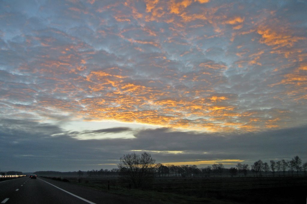 A67 bij zonsopkomst by Wim Janssen