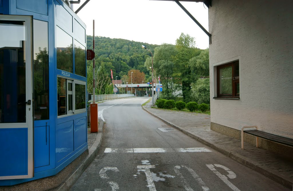 Bordercrossing-point Croatia-Slovenija. View to North by Bta-KB