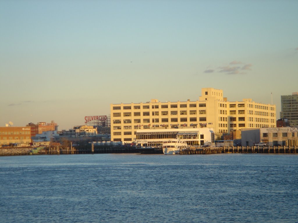 Long Island City facing east from Roosevelt Island by aviator_rob