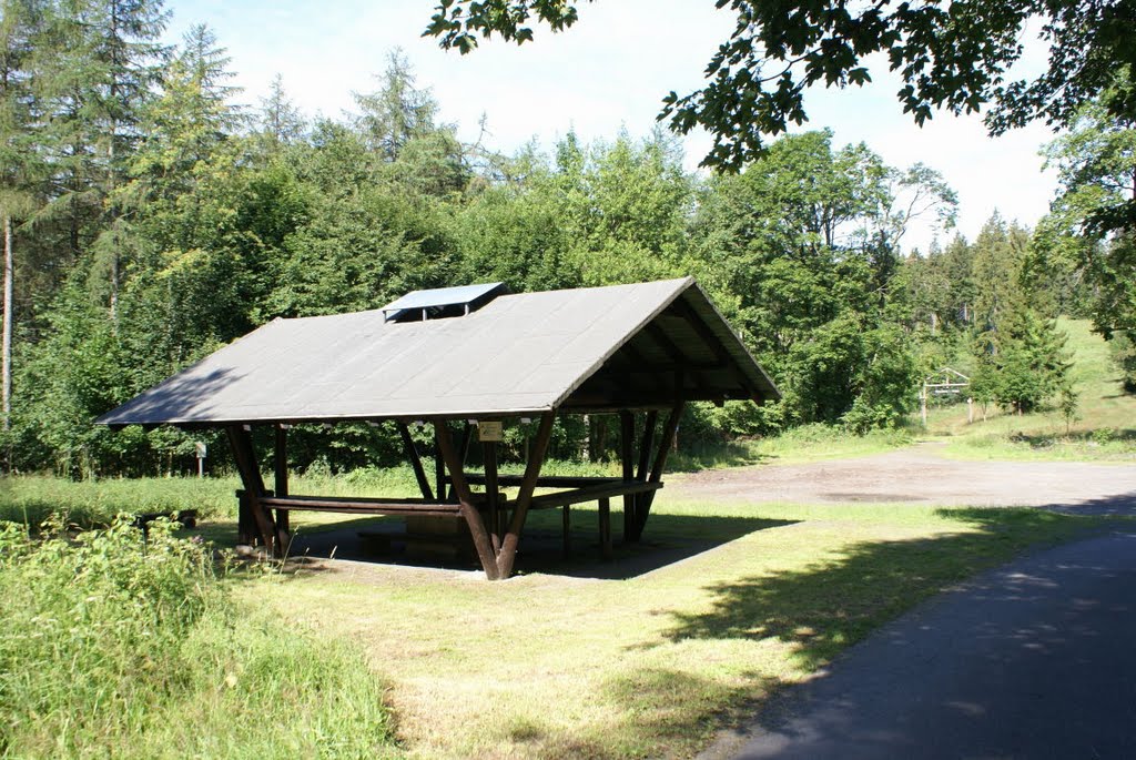 Grillhütte am Bechlerstein (Harz) by Atheistin