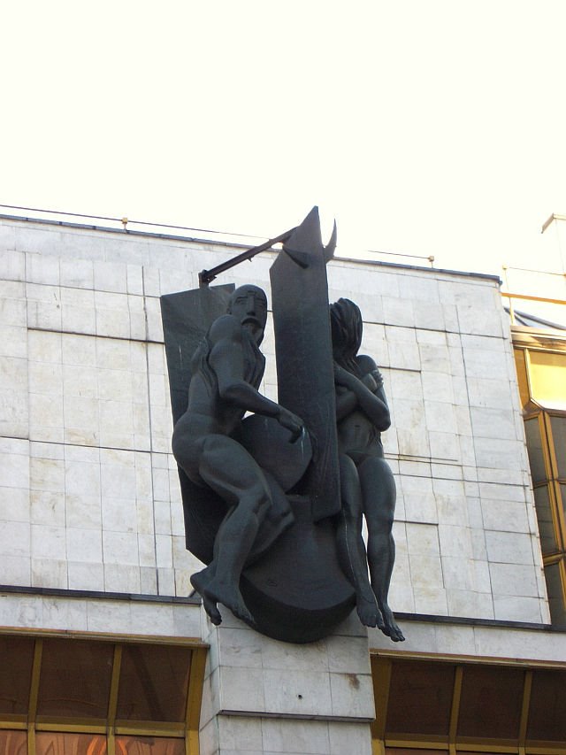 Figures on the Russian Academy of Sciences Building by charly@fryazino