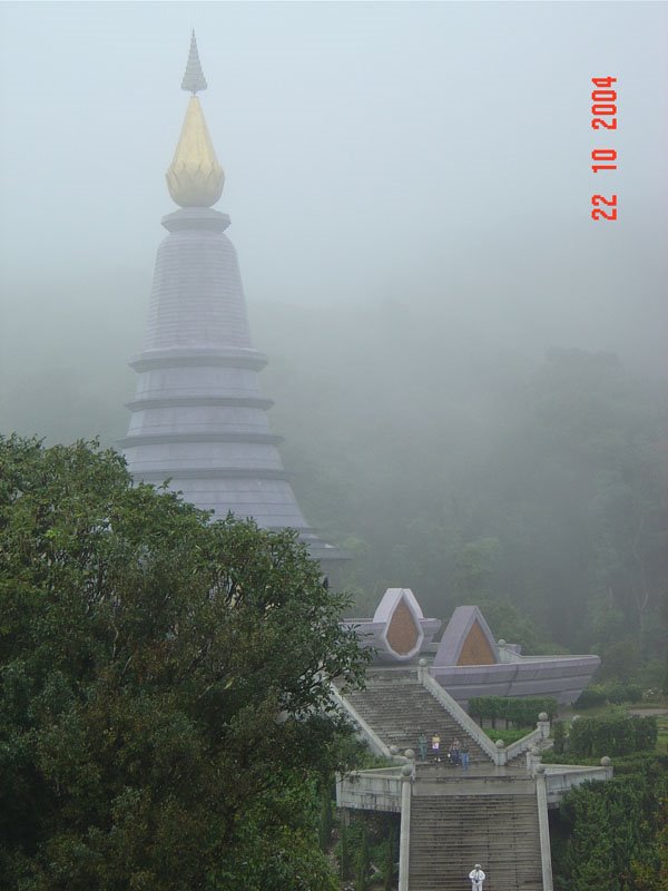 Her Majesty Queen Sirikit Jedi@Doi Inthanon - Oct2004 by Akerath