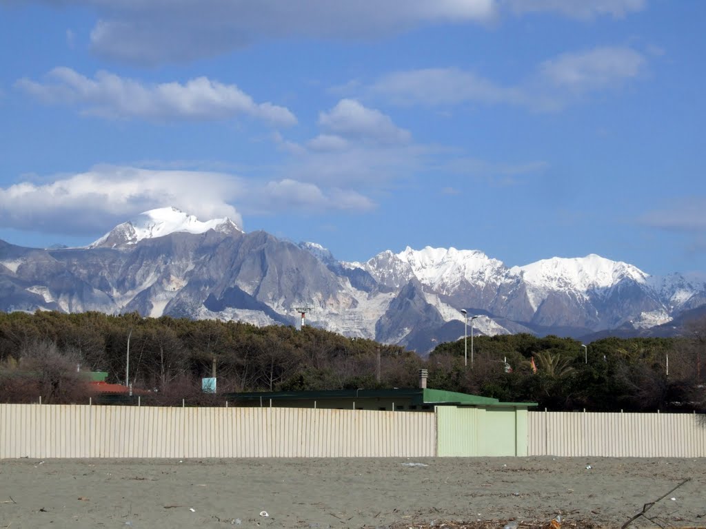 Apuane viste da Marina di Carrara by Tano61