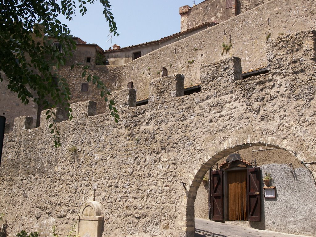 Capalbio-Porta del borgo by lucabellincioni