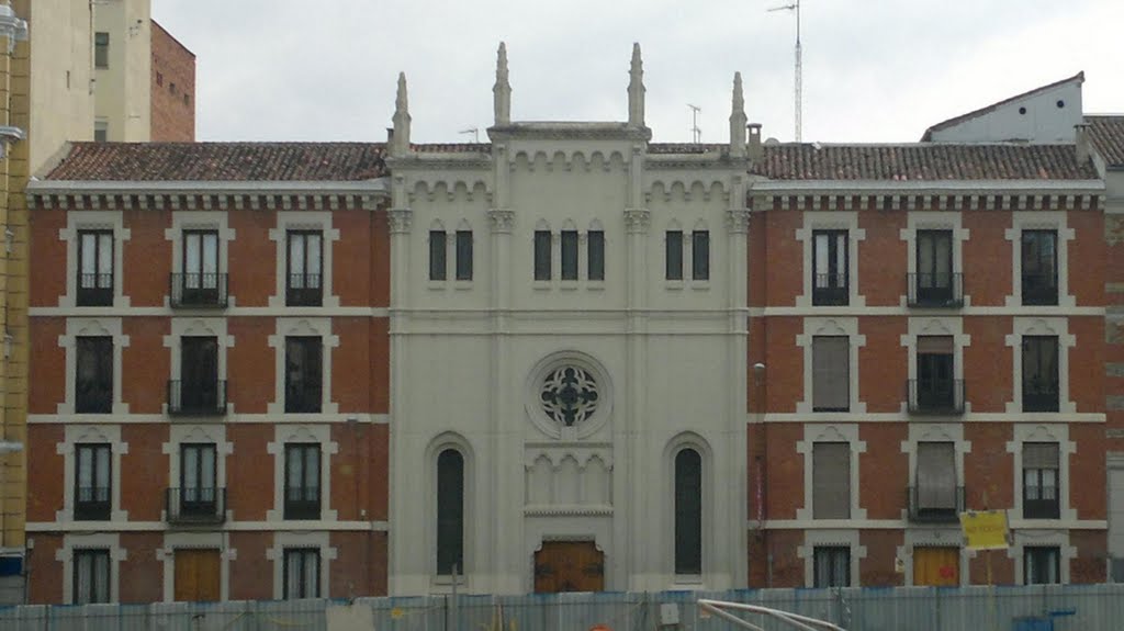 Catedral Anglicana - Calle de la Beneficencia by Manosbrujas