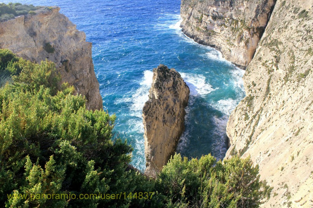 Ghar Lapsi, Malta by tfar1959