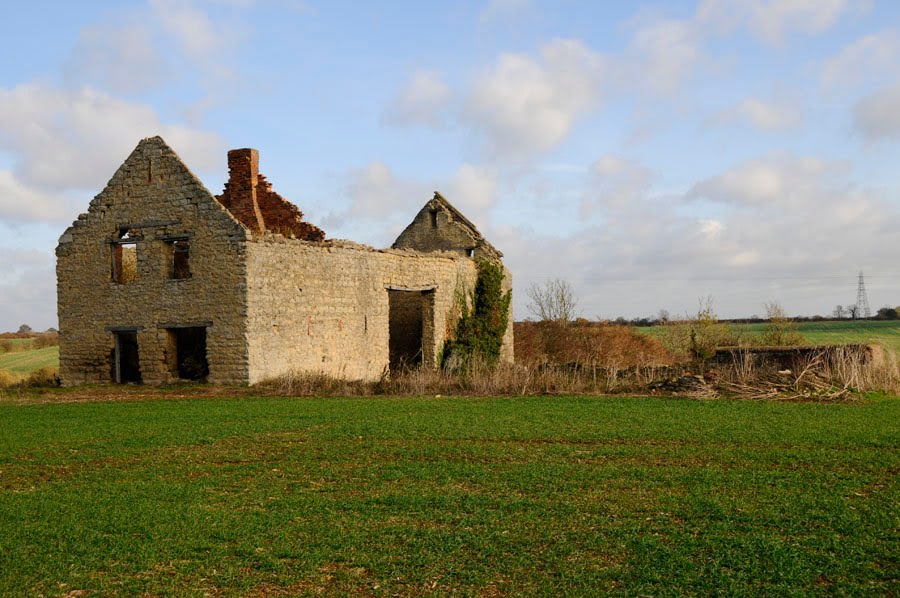 Old Barn near Cranford, Kettering, Northamptonshire by Martin Sutton