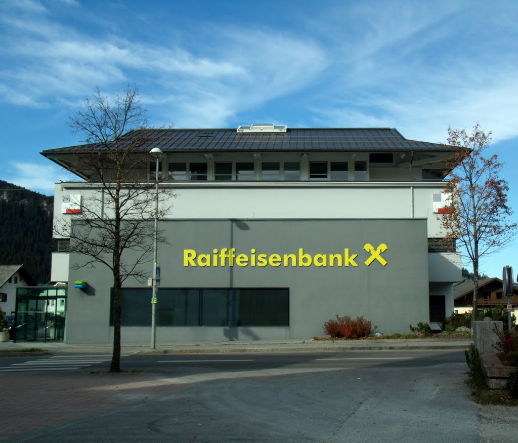 Raiffeisenbank Lechaschau by Richard Mayer