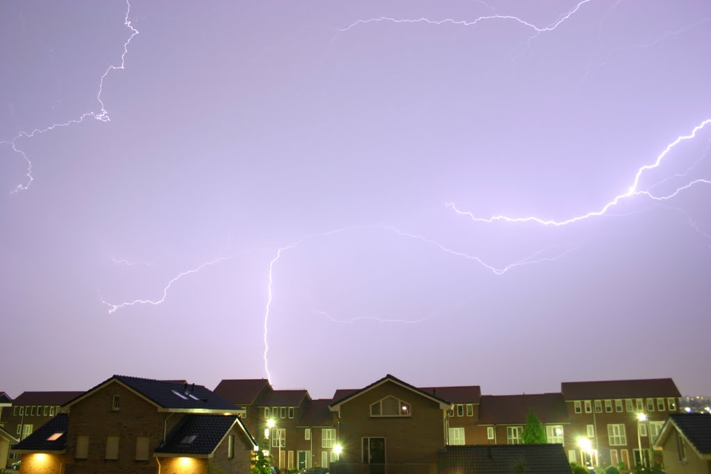 Lightning above De Volgerlanden, Hendrik-Ido-Ambacht, The Netherlands, 02-06-2008 by pjrinkel