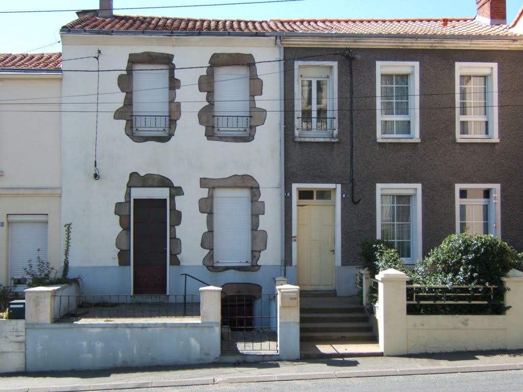 Tillières, façade de petites maisons by tofil44