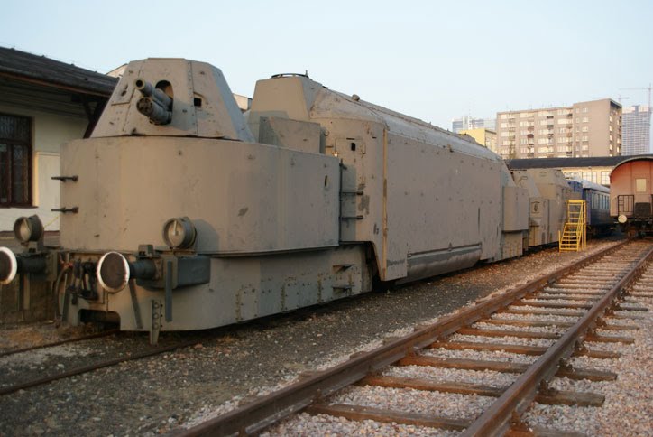 MUZEUM KOLEJNICTWA NIEMIECKI POCIĄG PANCERNY ( Panzertriebwagen Nr.16 ) by Łukasz Świetlik