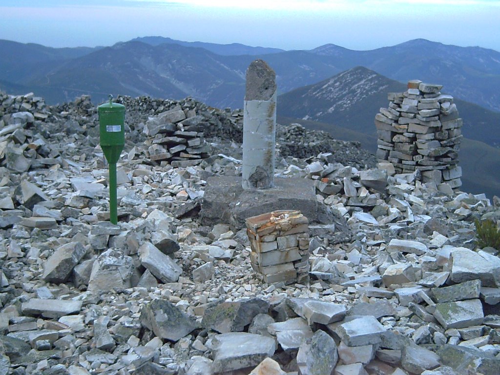 BUZON DE MONTAÑA EN EL MULLEIROSO -TINEO- by MVELASCO