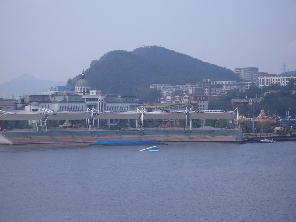 Dalian-Seetribühne by gerdoloff