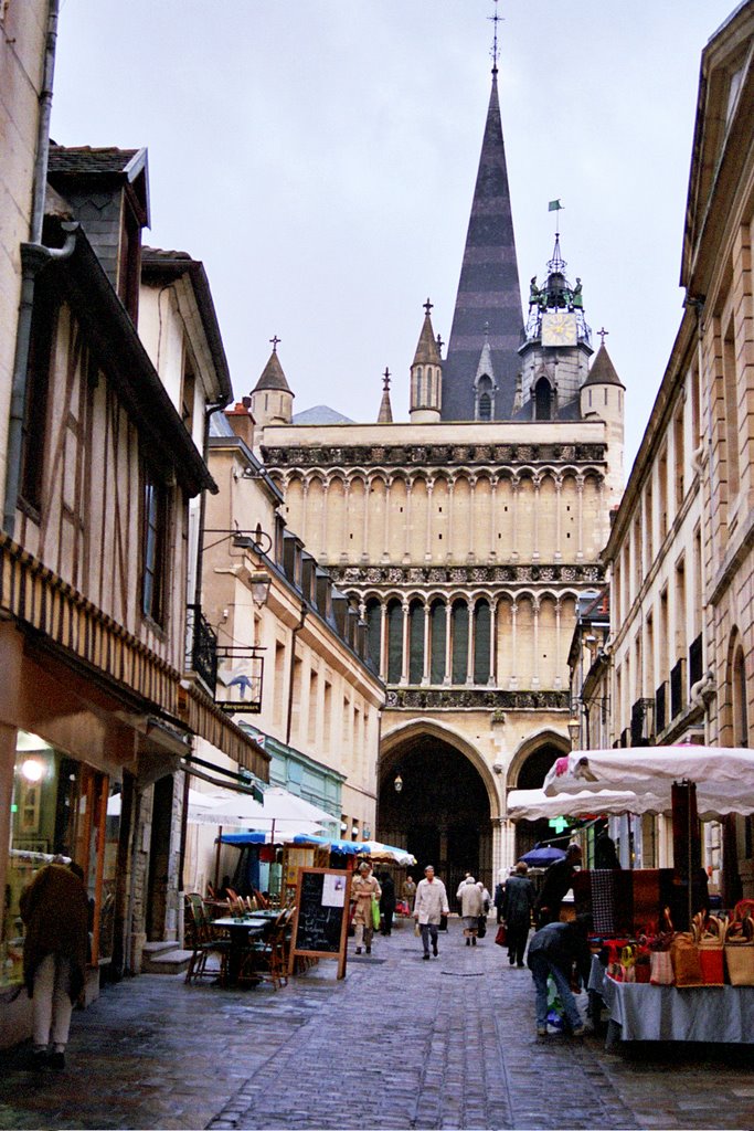 Eglise Notre-Dame (1230-1250) by Christophe Trinquier