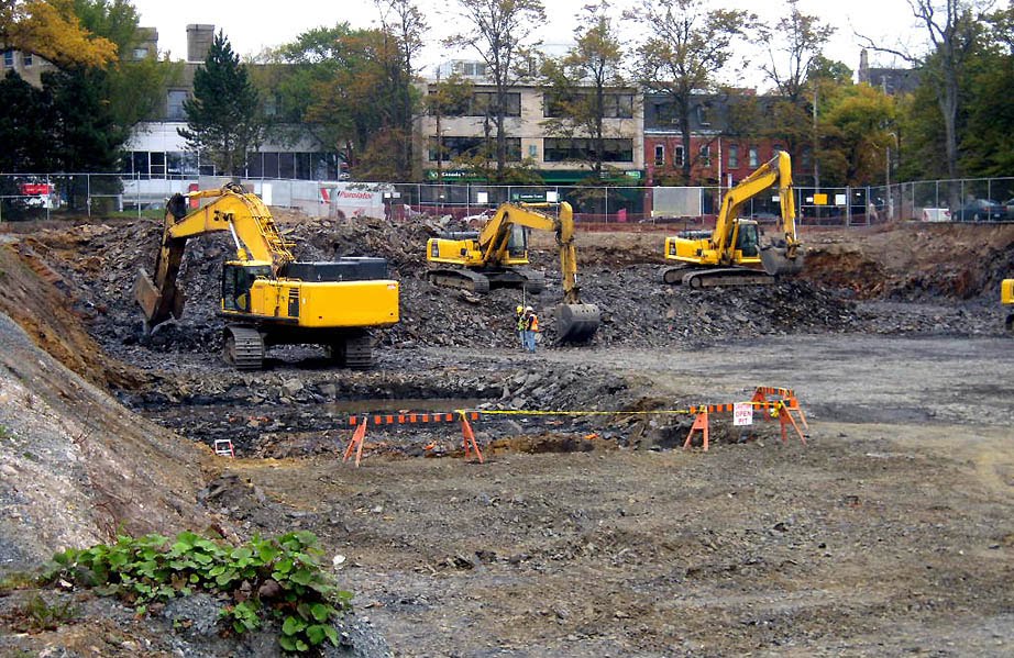 Digging foundations for new DAL infrastructure -mid-Oct. 2011 by Aplmac