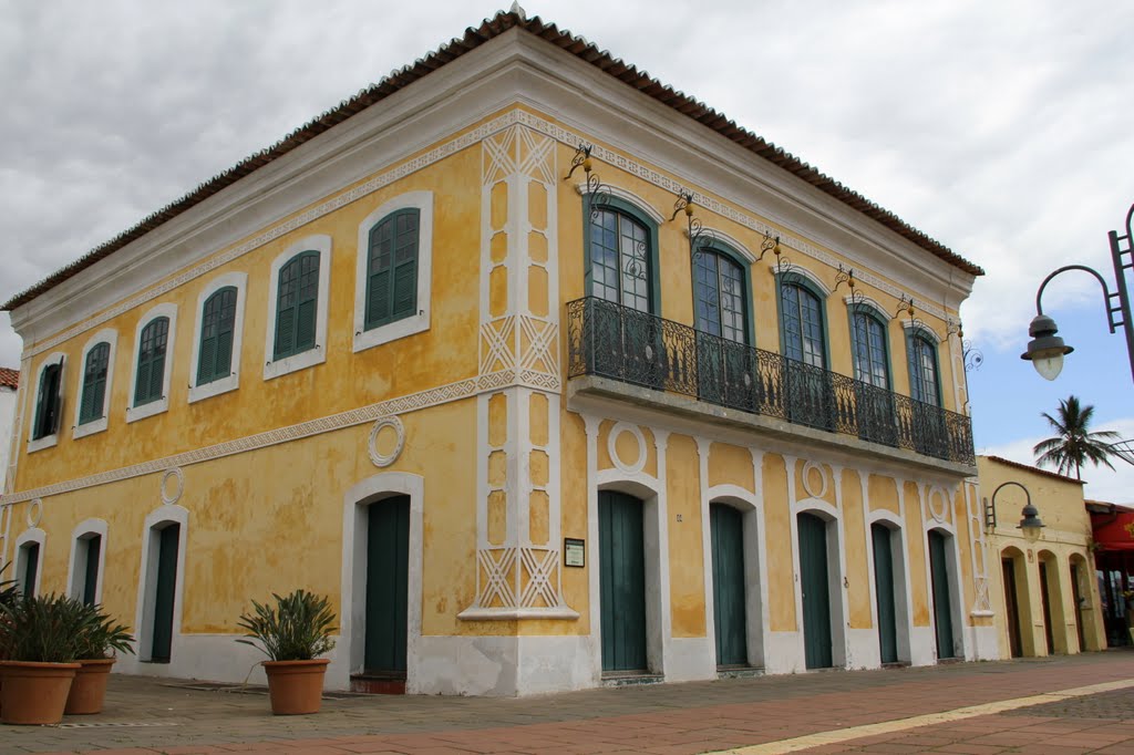 O sobrado do antigo Hotel Praia by PatyPeceguiniViana