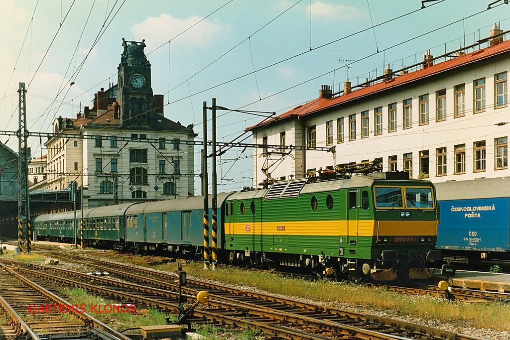 ČSD E-LOCOMOTIVE 162 014 AT PRAHA HLAVNI STATION, CHECHOSLOVAKIA 1992 by ARTEMIS KLONOS