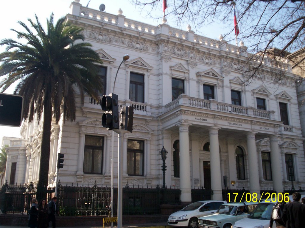 Academia Diplomática de Chile, esquina de calles Morandé con Catedral by Mabley