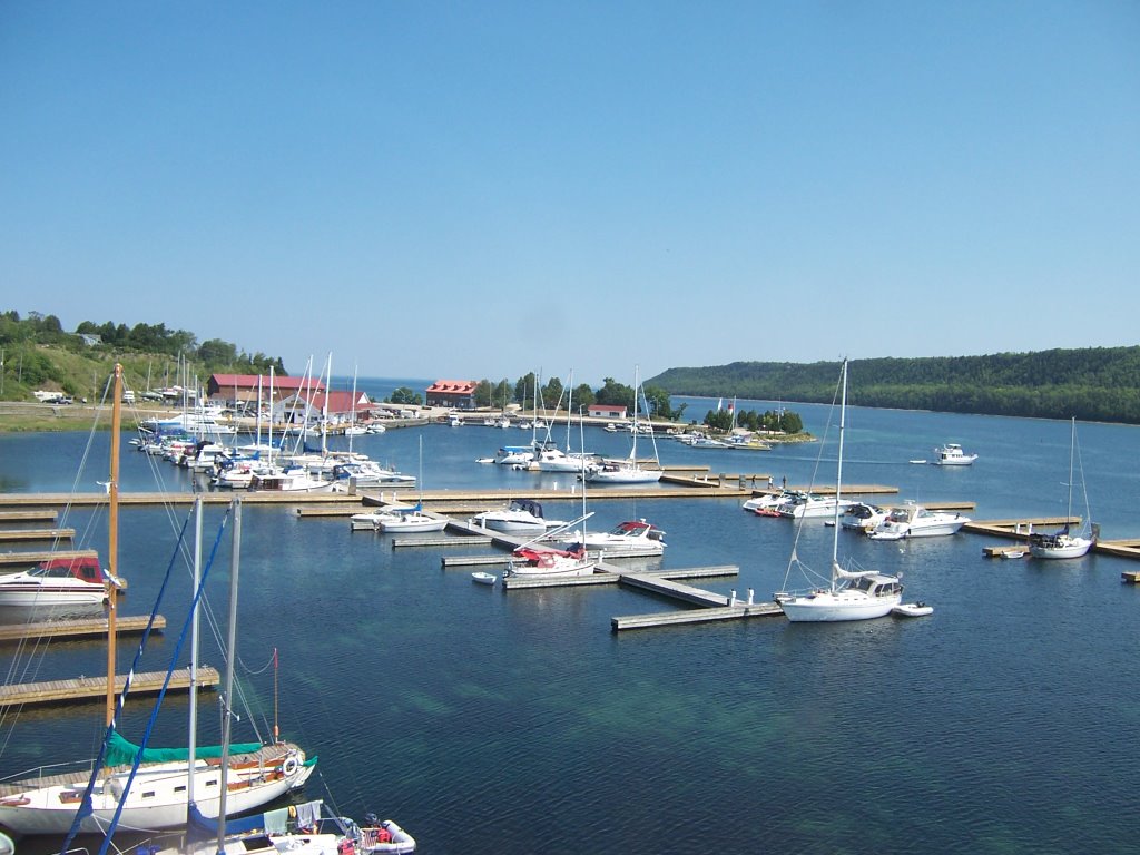 Gore Bay Marina, July 2007 by thomlep