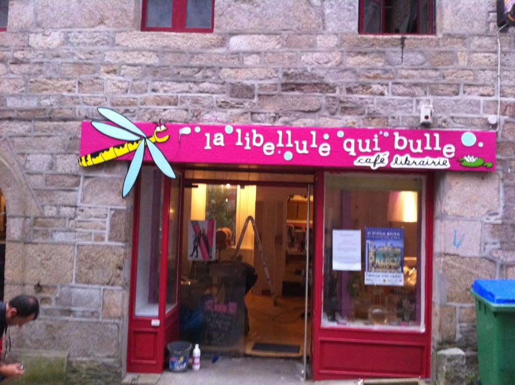 Café-librairie "La Libellule qui bulle": enseigne by youen