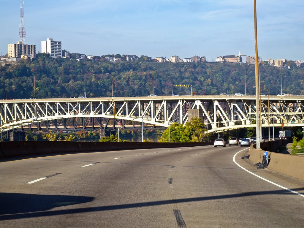 Skirting Pittsburg on I-376 by Fred Henstridge