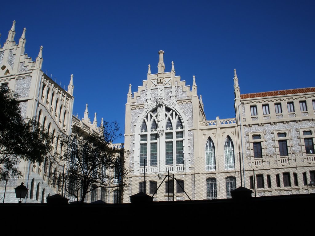 Colegio de Nuestra Señora del Pilar. Pabellón paralelo a la Iglesia, visto desde la calle Ayala by nunila77