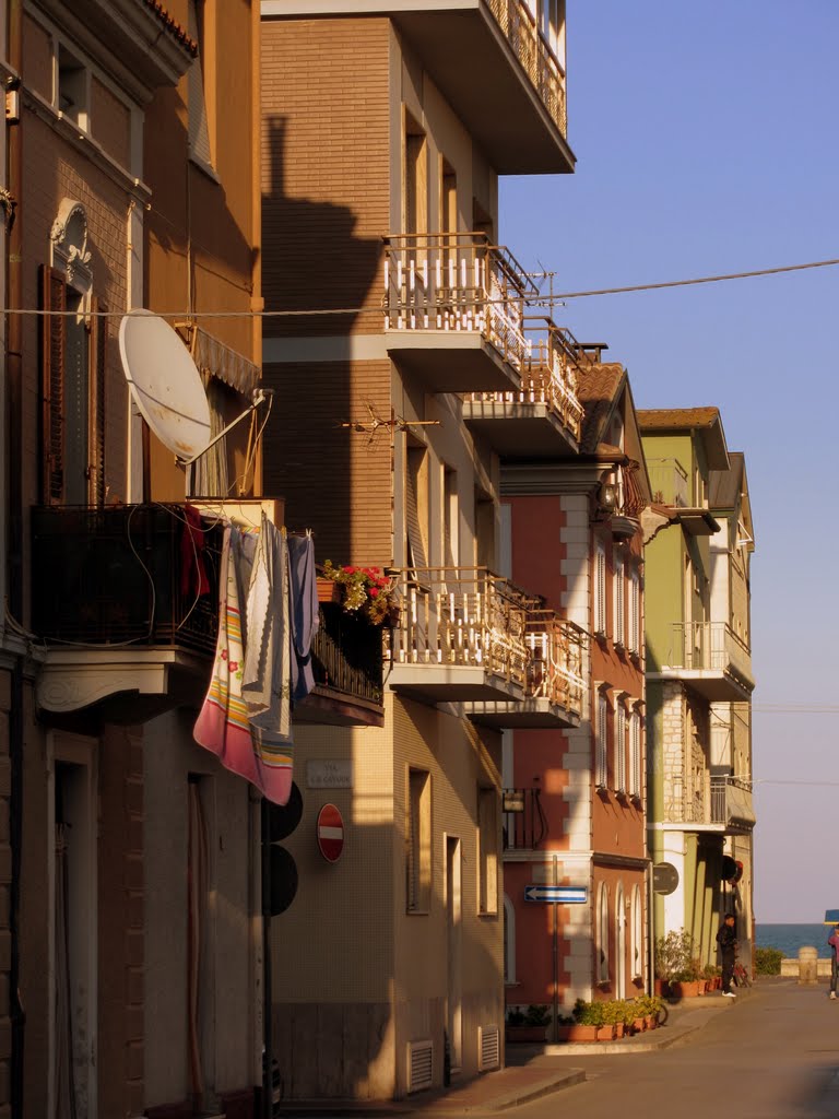 Scorcio con il mare al tramonto by Claudio Pedrazzi