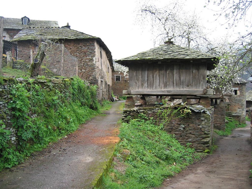 San Emiliano (Allande) by La Casa del Chiflón (Bulnes)