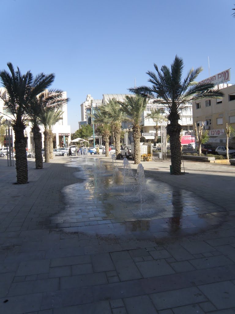 That's suppose to be a fountain...in the center of Beer-Sheva by Ilan Brami-Rosilio