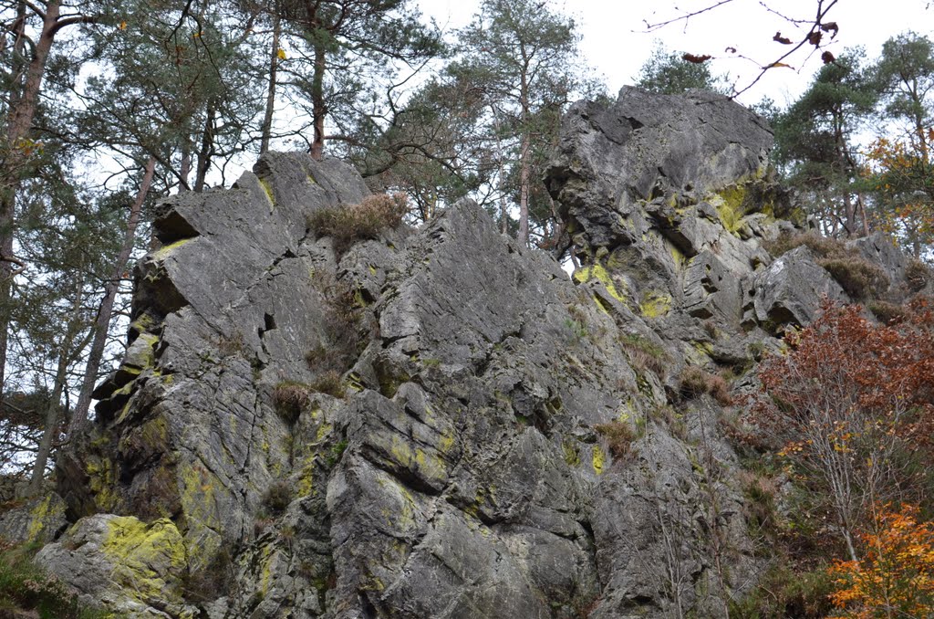 Rocher de Bilisse, solwaster, Vallée de la Statte by Marc Szabo