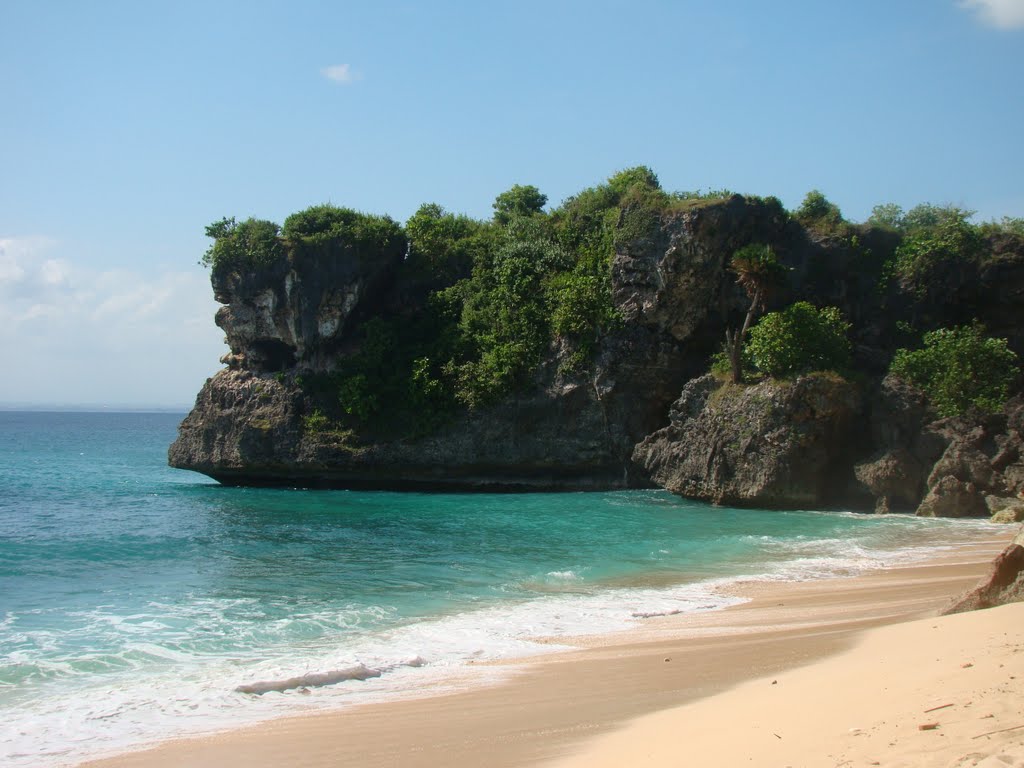 Jalan Griya Alam Pecatu, Dreamland, Kuta, Bali, Indonesia, 2011 by PEDRINE GUIMARÃES