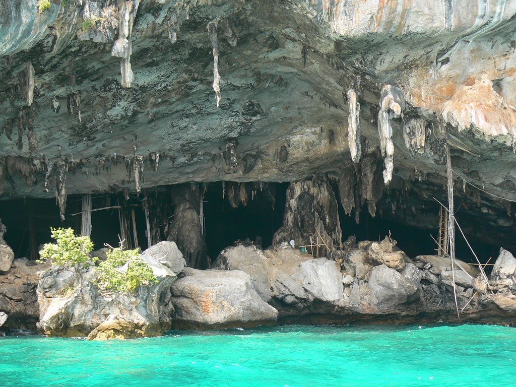 Viking Cave at Phi-Phi Leh by epicure